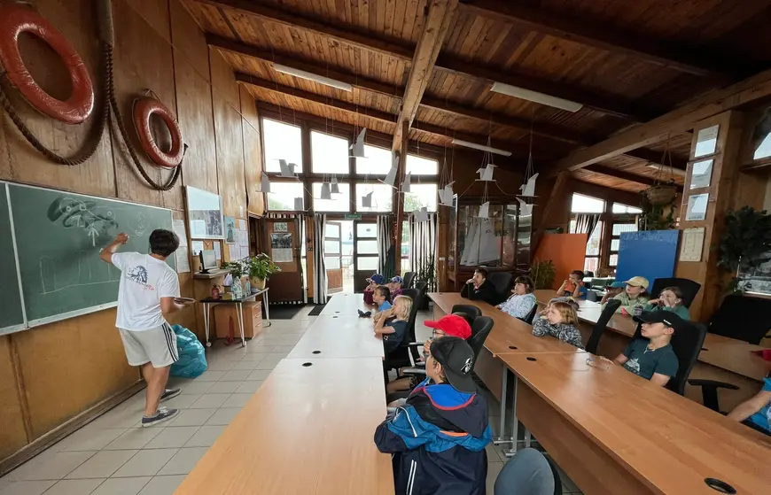 Budynek Lion Sailing w którym prowadzone są półkolonie