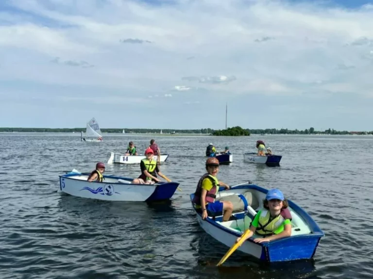 Dzieci na półkoloniach żeglarskich Lion Sailing Warszawa