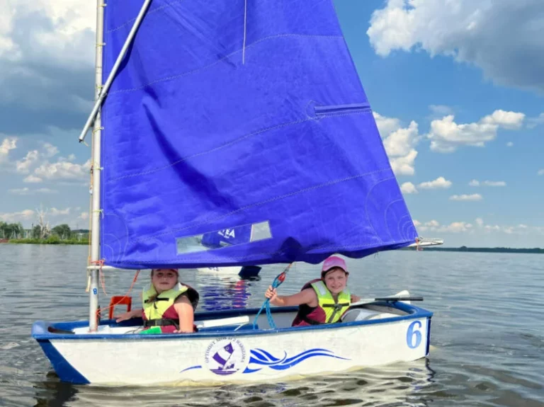 Dzieci na półkoloniach żeglarskich Lion Sailing Warszawa