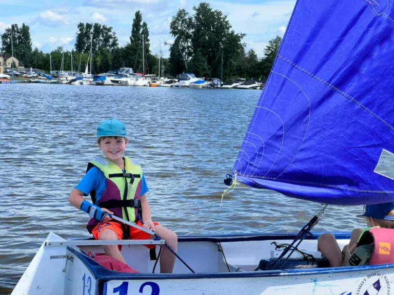 Dzieci na półkoloniach żeglarskich Lion Sailing Warszawa