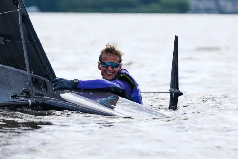 Foiling Academy - kurs żeglowania na ćmie