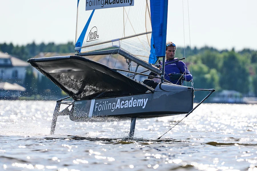 Foiling Academy - kurs żeglowania na ćmie