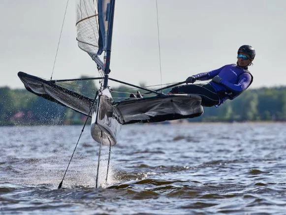 Żeglarze na kursie MOTH w foiling academy